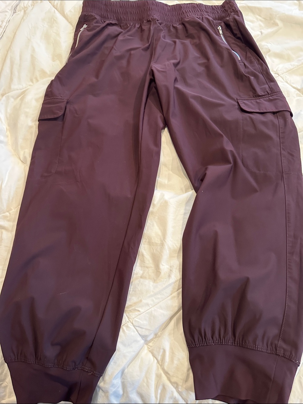 Women’s Cargo Jogger Pants - Burgundy